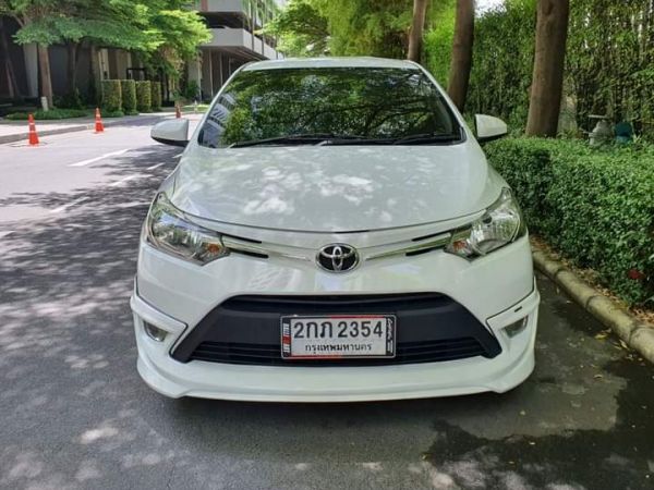 TOYOTA VIOS 1.5 J เกียร์ออโต้ สีขาว ปี2013